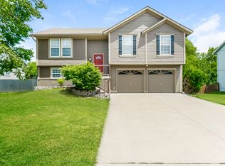 202 W Sierra Dr, Raymore, MO 64083