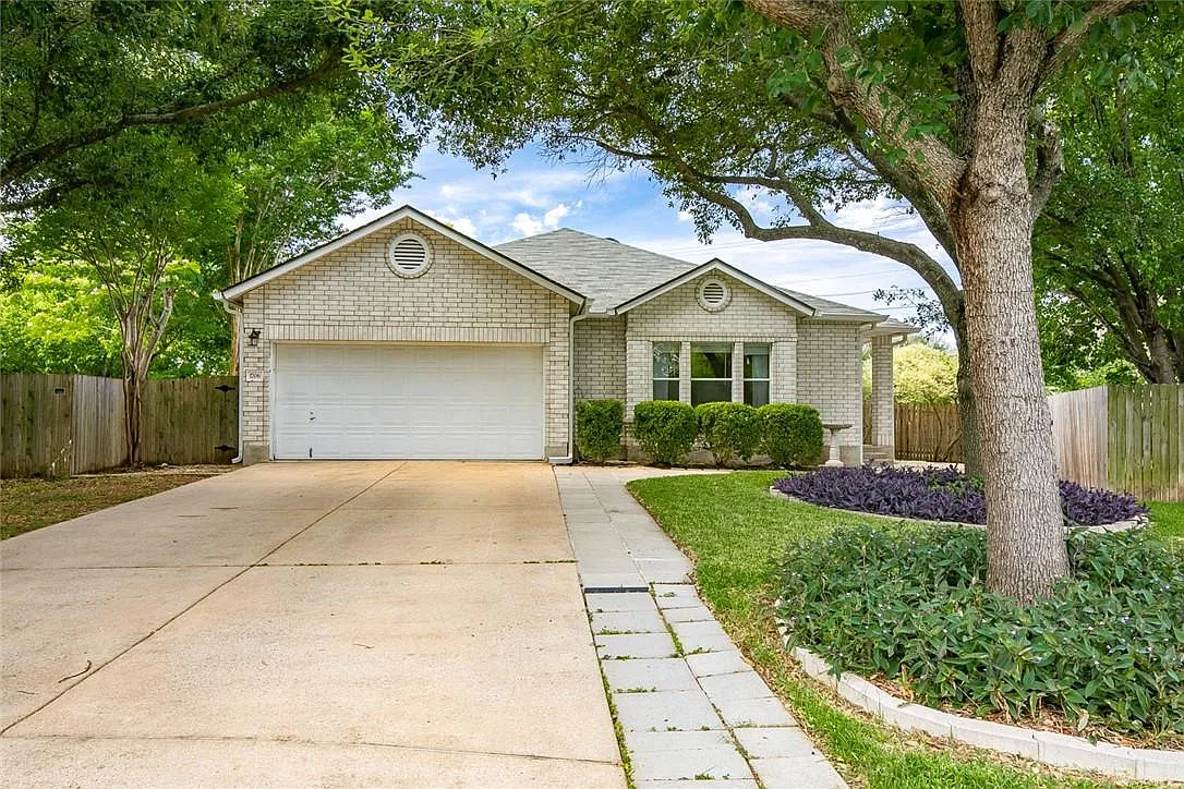 3 bed, 2.0 bath, 1929 sqft, $2,499 — Photo 1