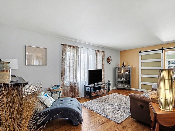 4th image of 7141 Carlsbrook Ln