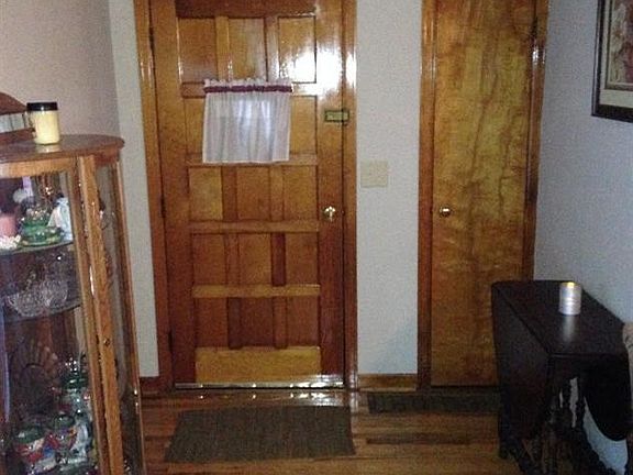 2nd image of 119 Douglas St