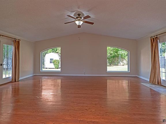 5th image of 909 Joanie St