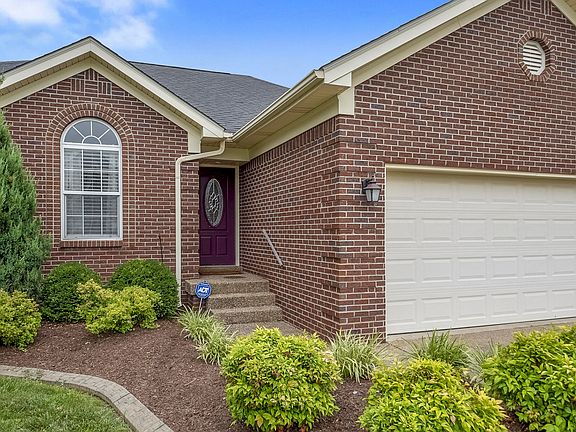3rd image of 462 Autumn Glen Dr