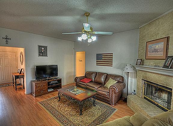 4th image of 909 Crestwood Dr