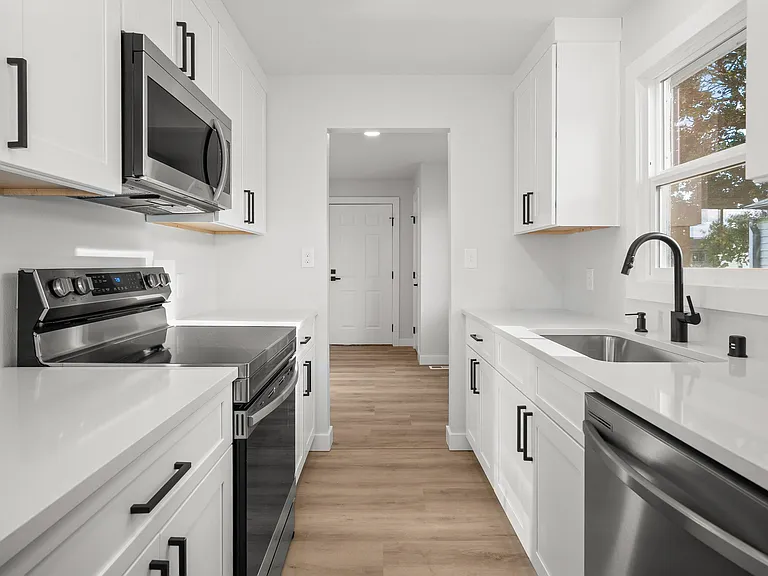 2217 E Longfellow Ave — Photo 4