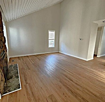 4th image of 10232 SW Crystal St