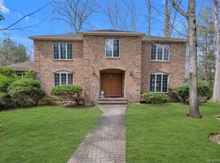 1 Peters Lane, Manhasset, NY