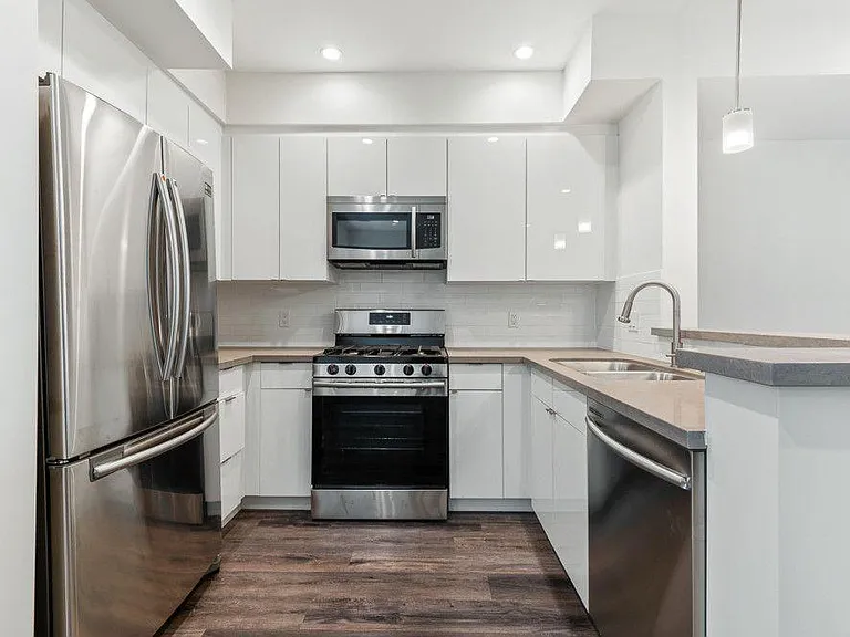 22769 Del Valle St #301 — Photo 8