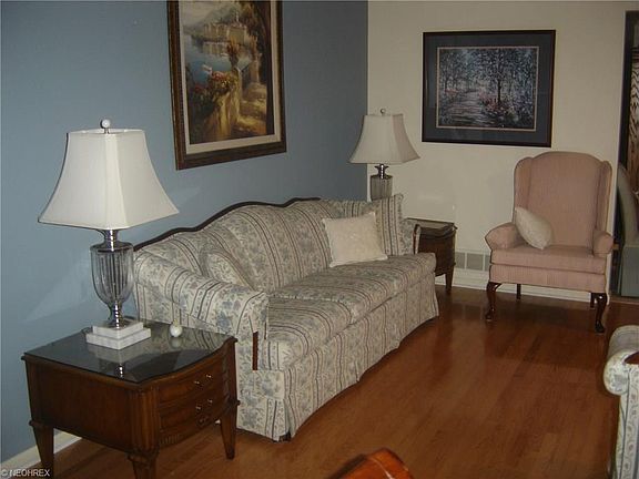 3rd image of 1109 Aberdeen Cir