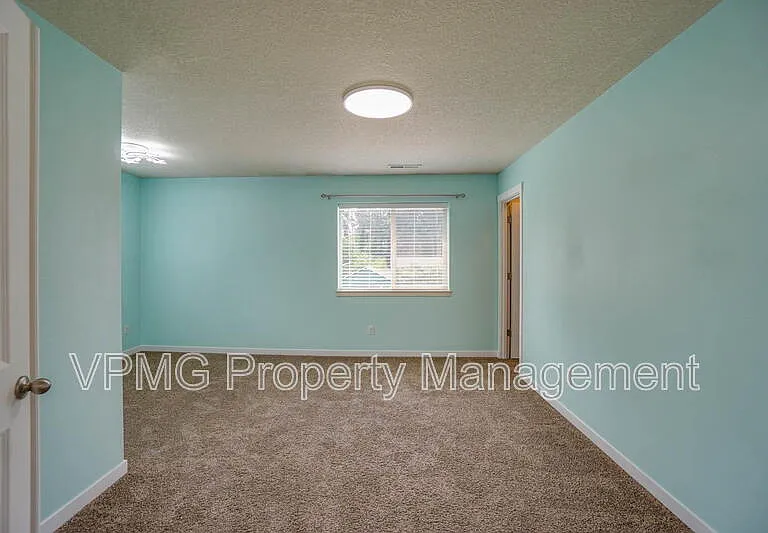 5941 NE 48th St — Photo 20