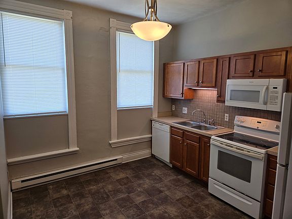 2nd image of 819 Pierce St