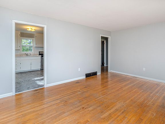 5th image of 601 Pennant St