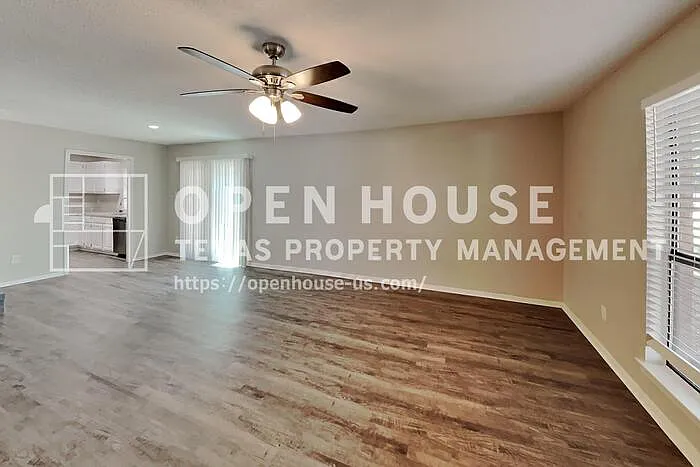 3 bed, 2.0 bath, 1504 sqft, $2,295 — Photo 4