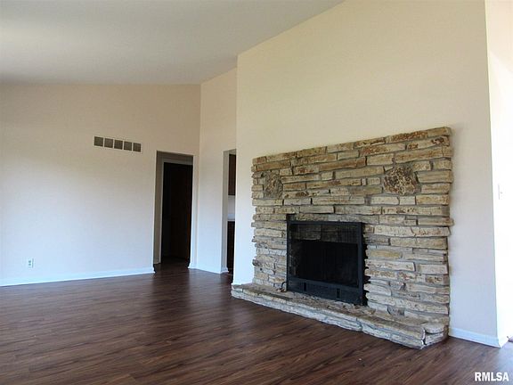 2nd image of 5513-5515 N University St