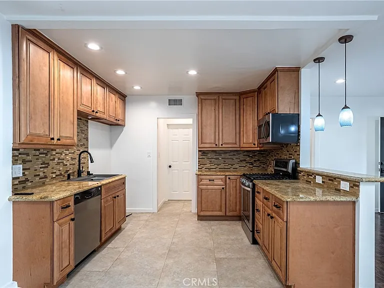 7965 Quimby Ave — Photo 3