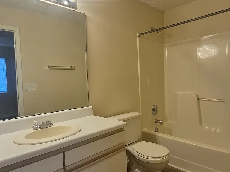 320-2D Brownlea Dr #1 — Photo 2