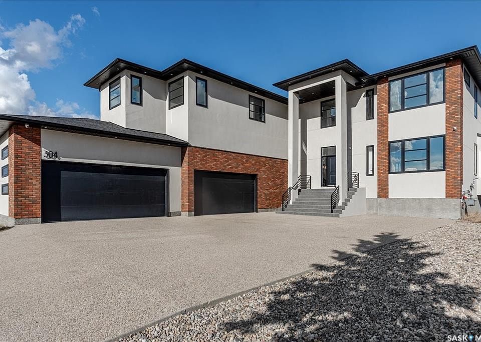 1st image of 304 Spruce Creek CRESCENT
