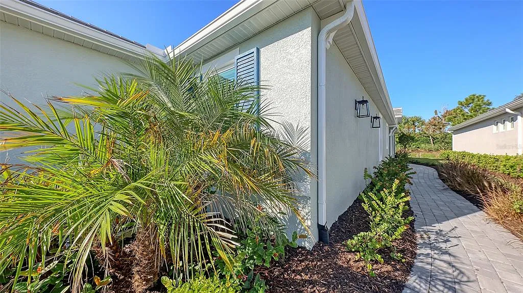 3 bed, 2.0 bath, 1925 sqft, $3,950 — Photo 4