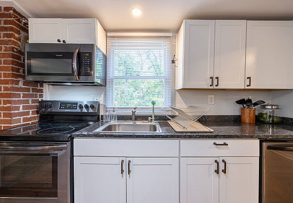 5th image of 145 Griffeth St