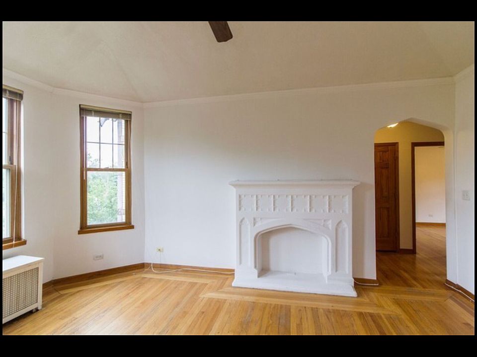 1st image of 10923 S Longwood Dr #3