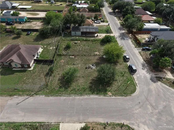 8710 N Kenyon Dr, Edinburg, TX 78542