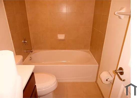 142 SE 28th Ter #12 — Photo 9