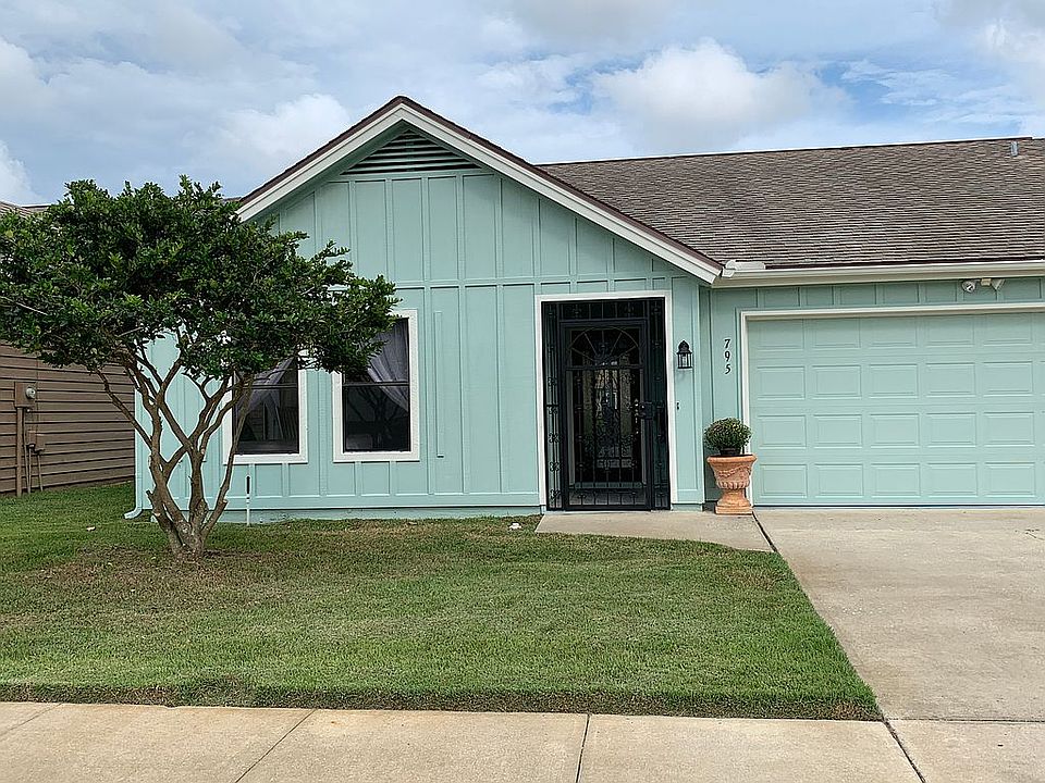 1st image of 795 Pine Shores Cir