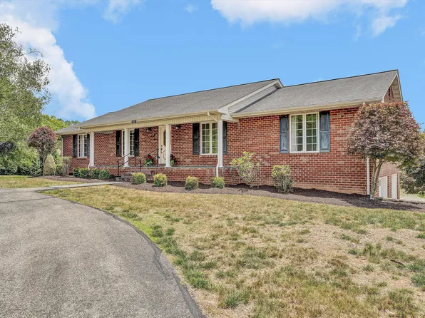 801 Orchard Lake Dr, Daleville, VA 24083