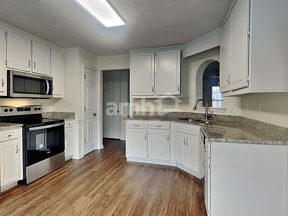 4th image of 2925 Hampton Valley Dr