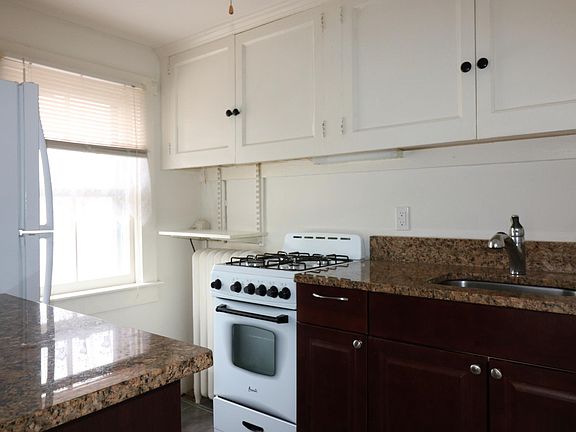 3rd image of 191 S Broadway APT 4