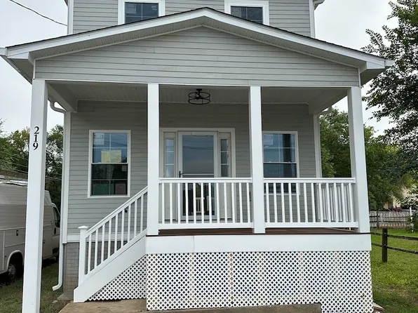 219 E 7th St, Front Royal, VA 22630