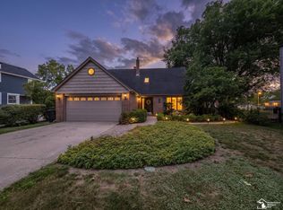 7773 Church Rd, Grosse Ile, MI 48138