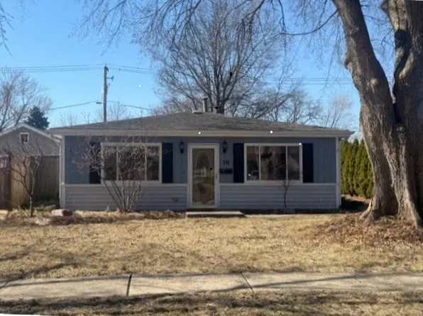 16 N Fairlawn Ave, Mundelein, IL 60060