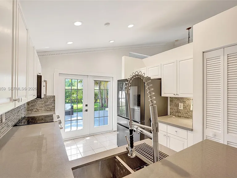 658 Stanton Dr — Photo 25