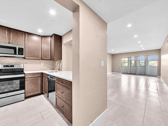 3rd image of 9159 SW 77th Ave APT 307