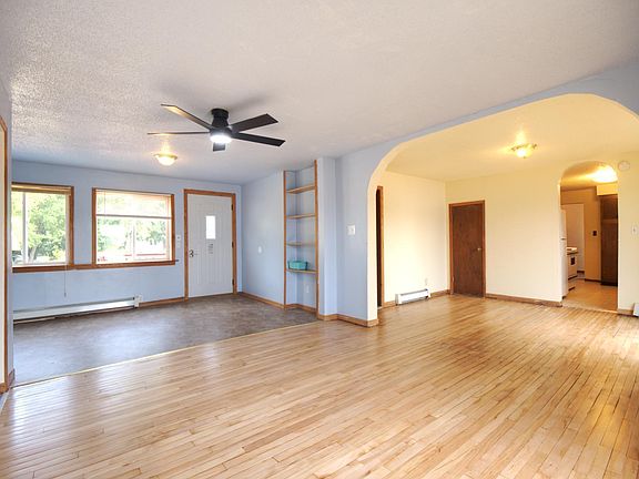 4th image of 7725 Lake St