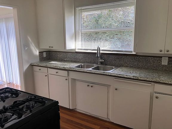 5th image of 702 Carnelian St #702