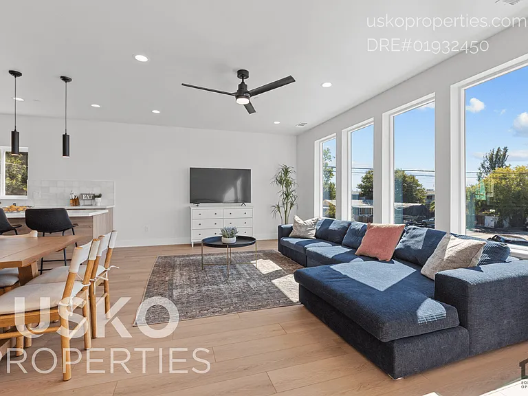 4825 Chippendale Dr — Photo 3
