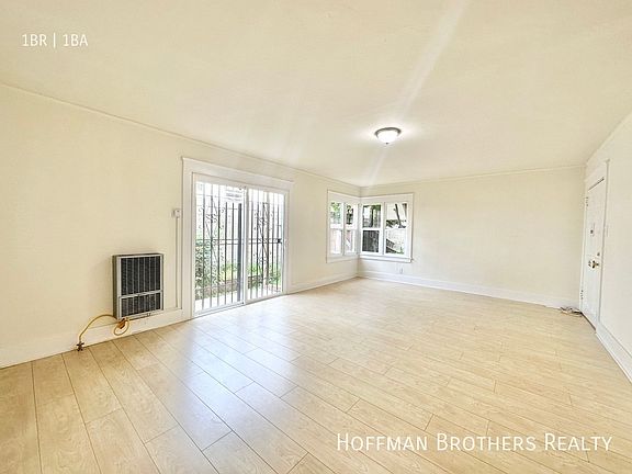 4th image of 520 1/2 N Heliotrope Dr #A