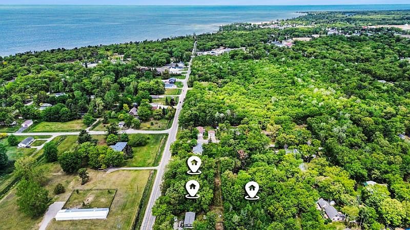 1st image of Hillcrest Dr