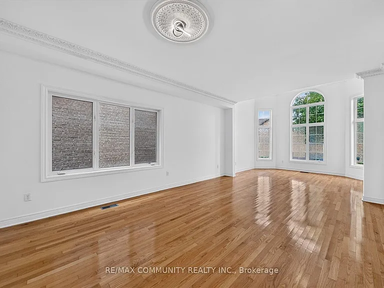 29 River Forest St W — Photo 10