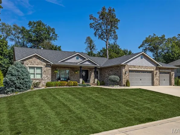 55 Independence Dr, Highland, IL 62249