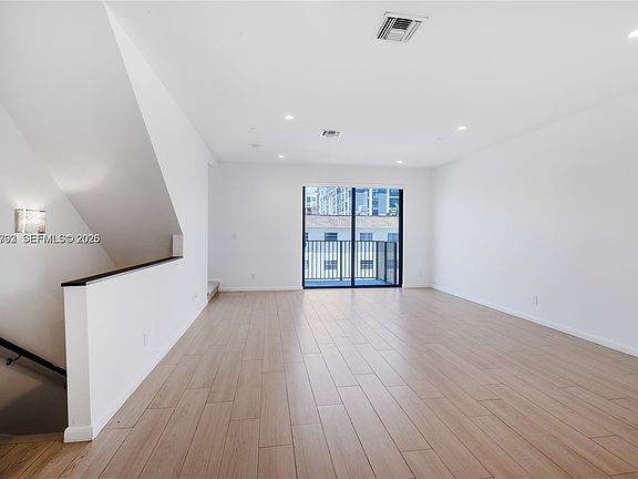 3rd image of 113 NE 6th St #3615
