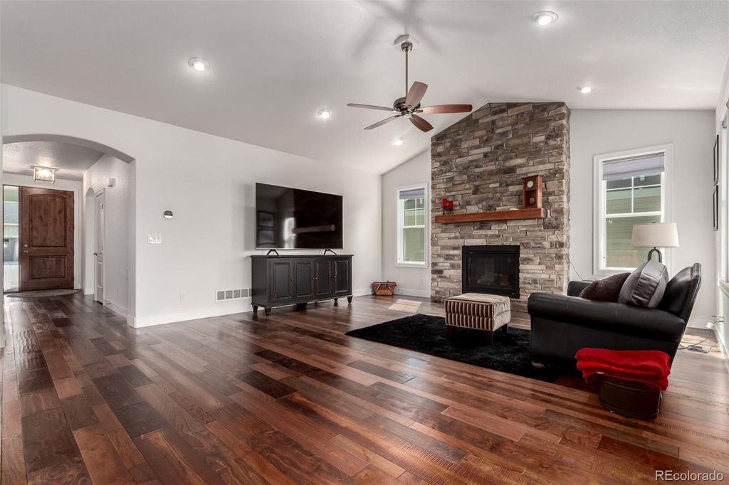 909 signal Court
