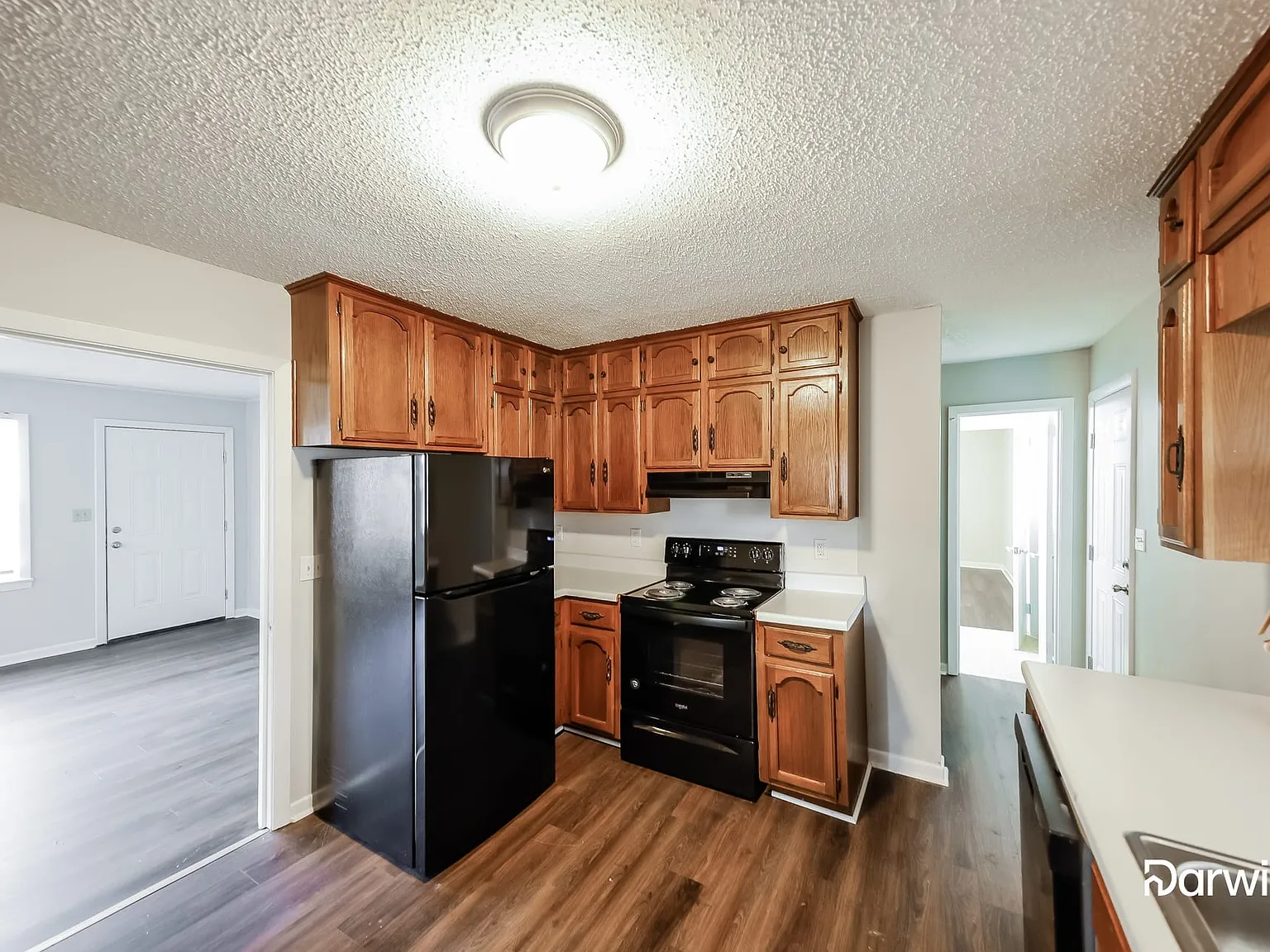 3 bed, 1.5 bath, 1300 sqft, $1,570 — Photo 3