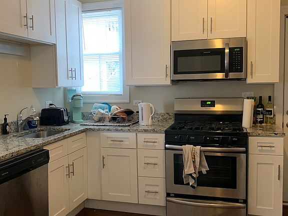 4th image of 2619 N Southport Ave APT Ch