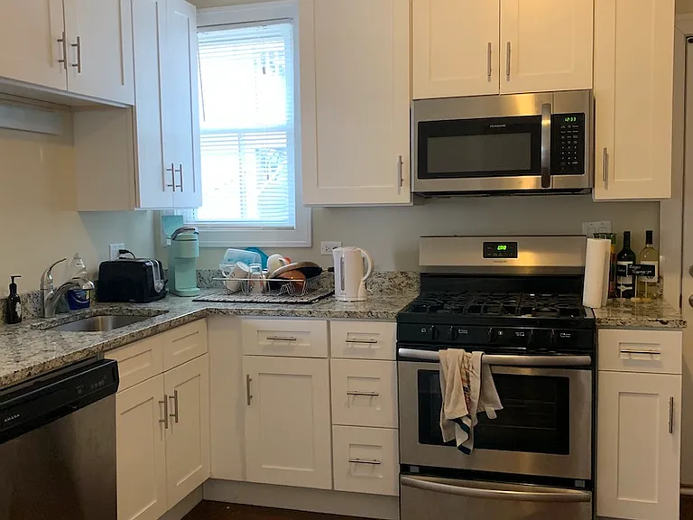 2619 N Southport Ave #CH — Photo 4