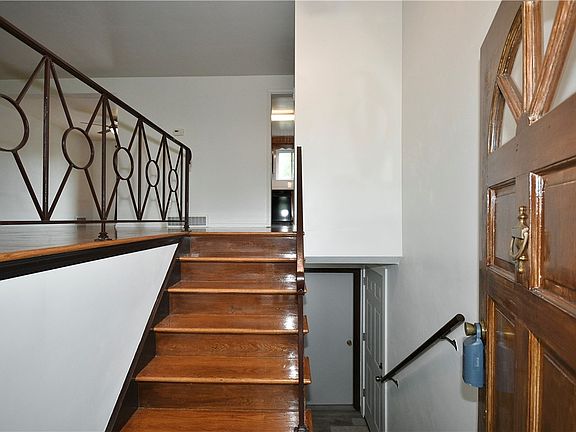3rd image of 5907 Dorlyn Dr