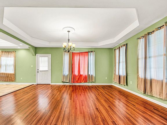 4th image of 2016 Hanover Ave NW