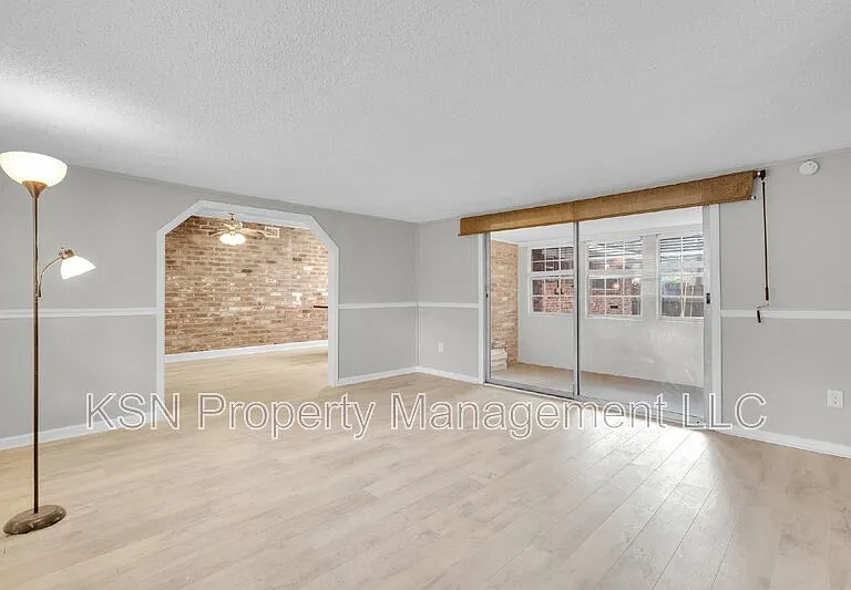117 Windsor Rd — Photo 38