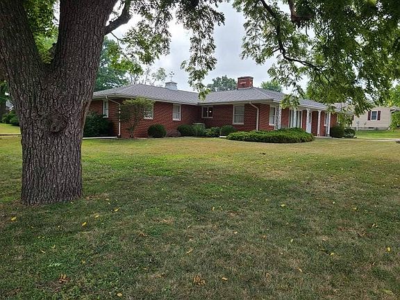 2nd image of 701 S Walnut Ave